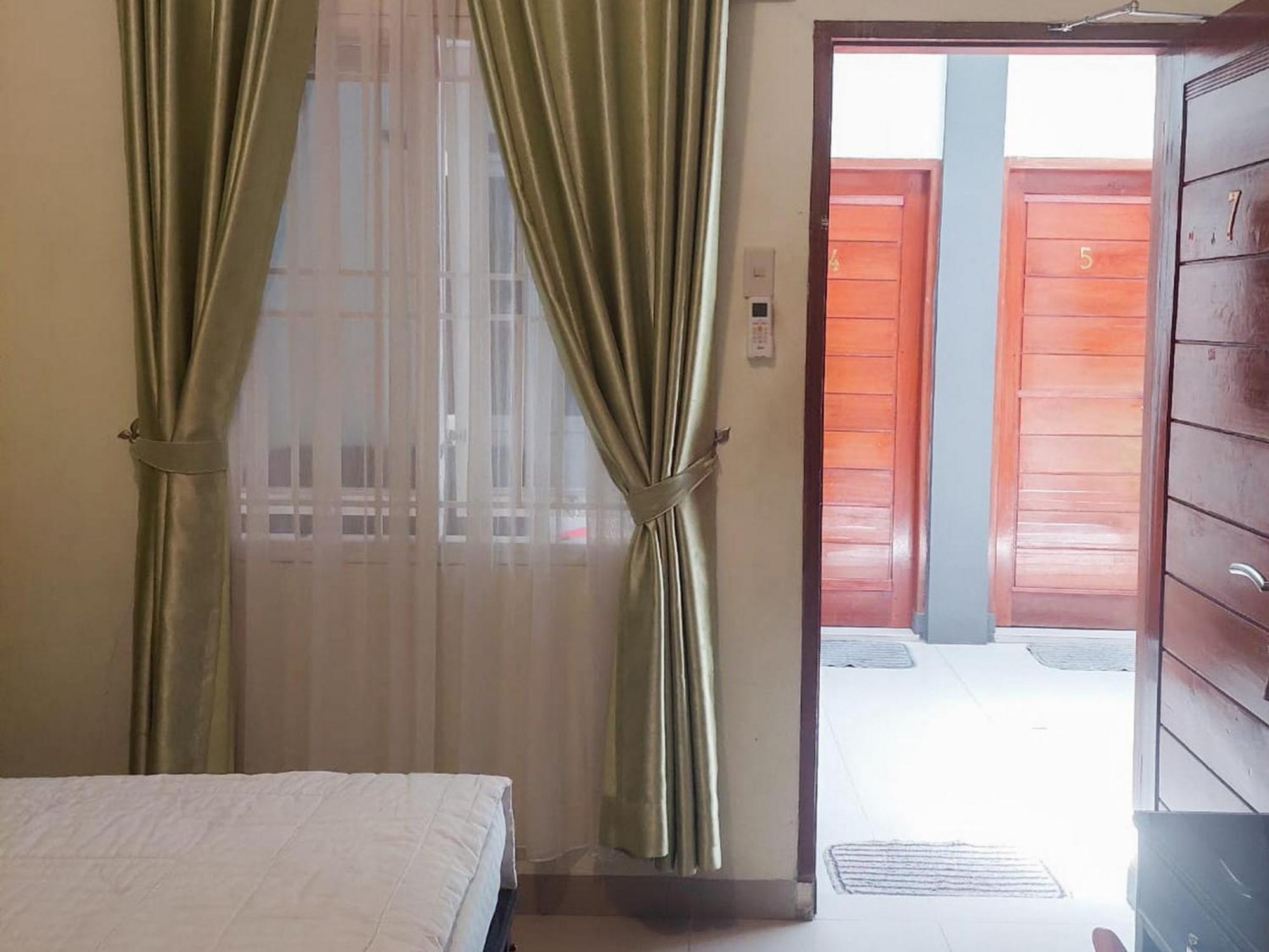 Hotel Reddoorz Near Pantai Pandan Sibolga 2 Halangan Exterior foto